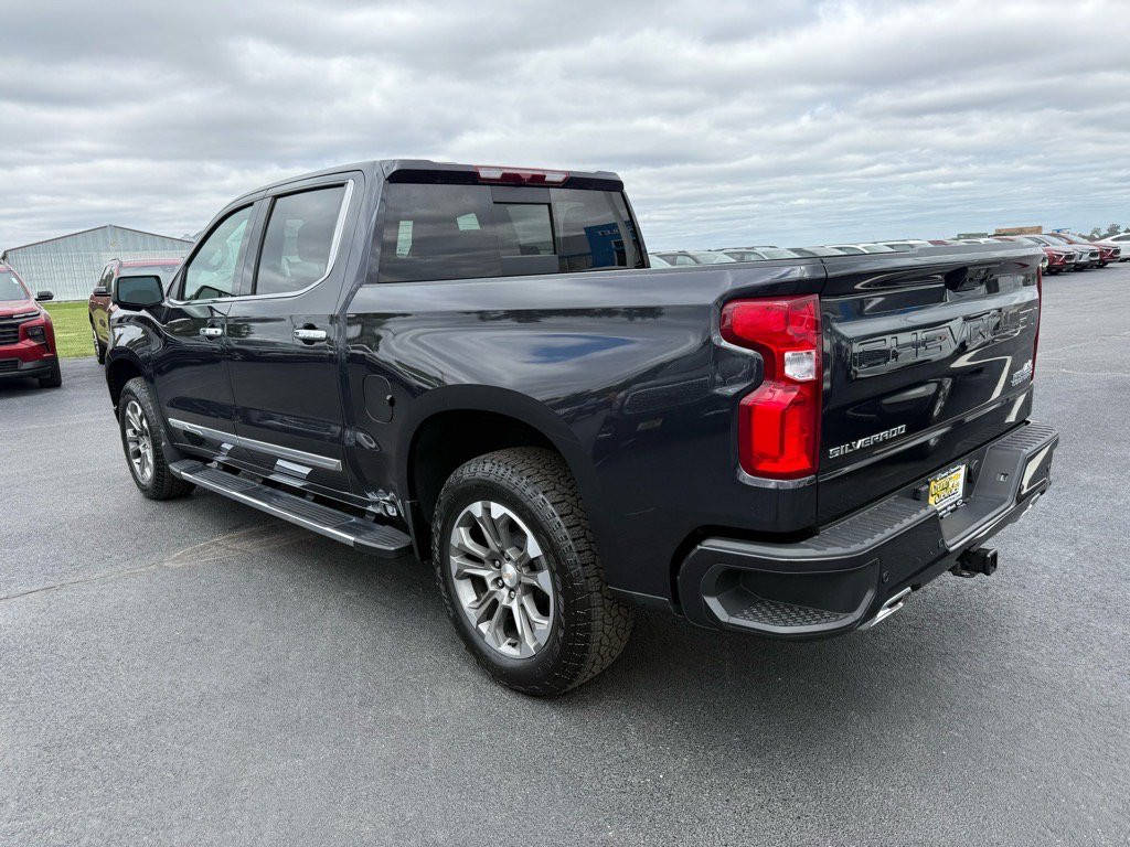 Used 2023 Chevrolet Silverado 1500 High Country AWD/4WD image 3