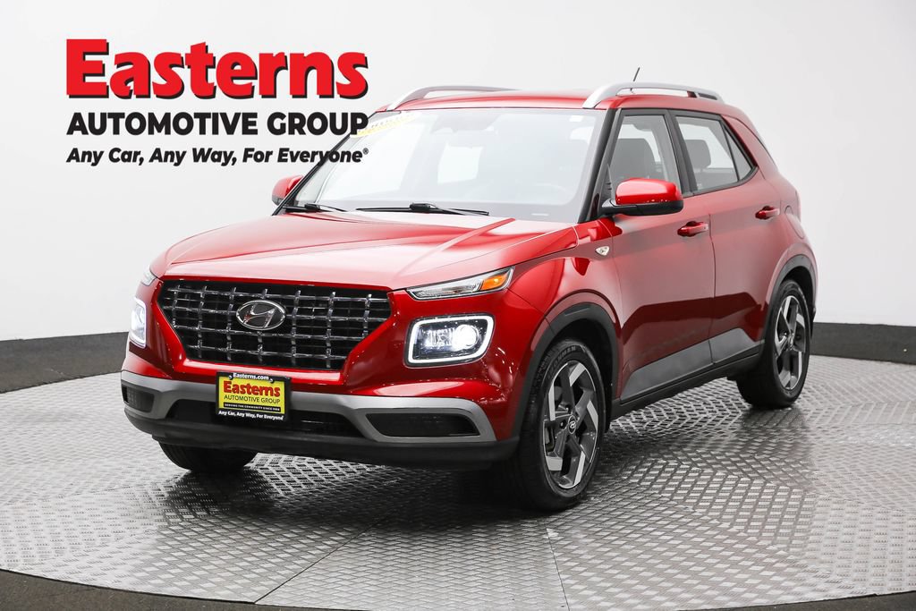 Used 2023 Hyundai Venue Limited FWD image 1