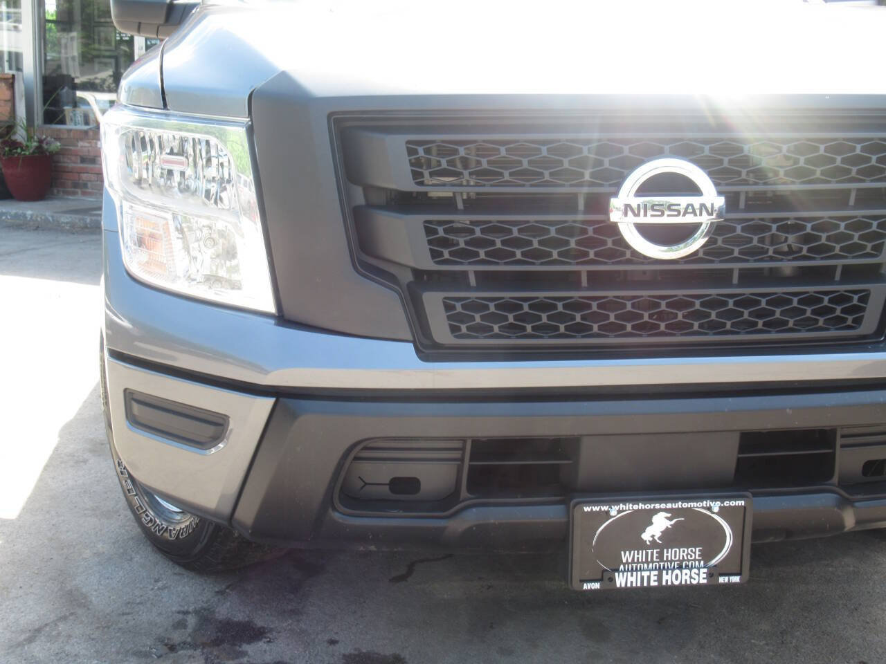 Used 2023 Nissan Titan S AWD/4WD image 3