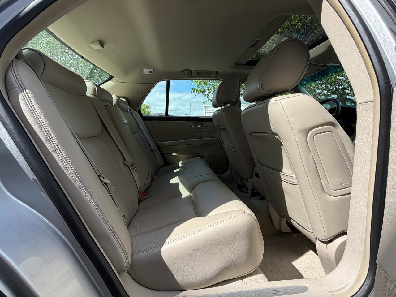 Used 2010 Cadillac DTS Luxury FWD image 27