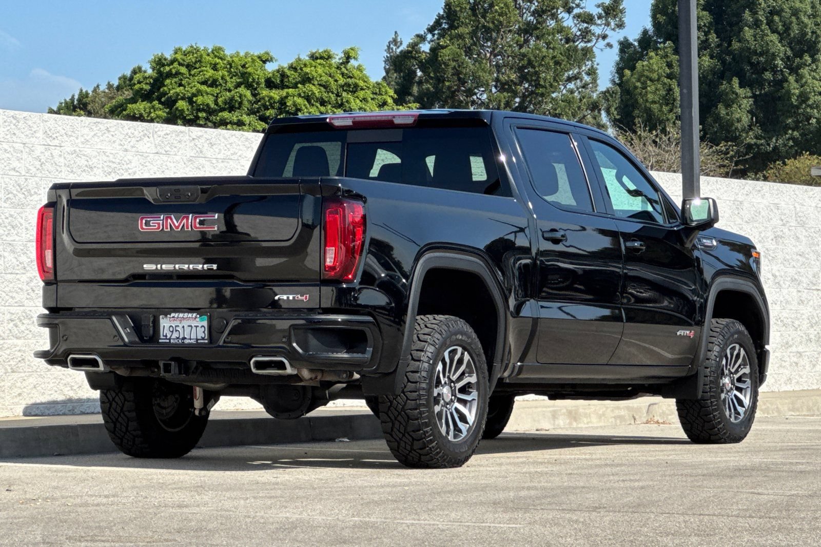 Certified 2023 GMC Sierra 1500 AT4 w/ AT4 Preferred Package AWD/4WD image 4