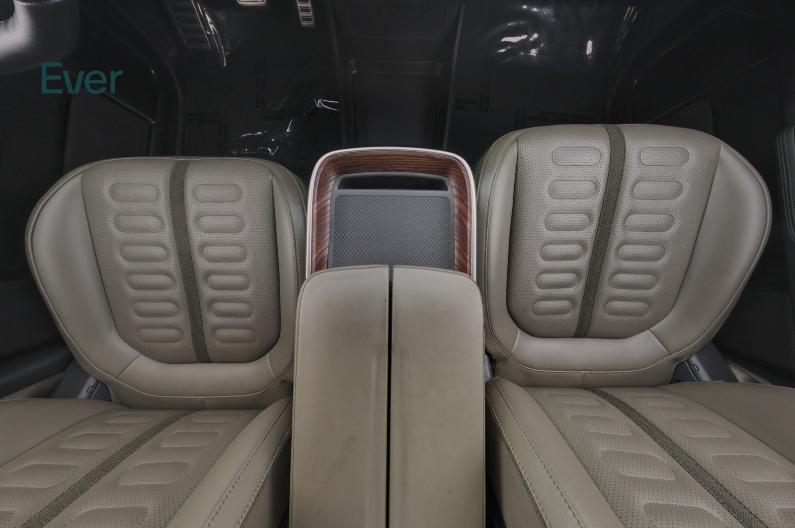 Used 2024 Rivian R1T Adventure Dual AWD/4WD image 27