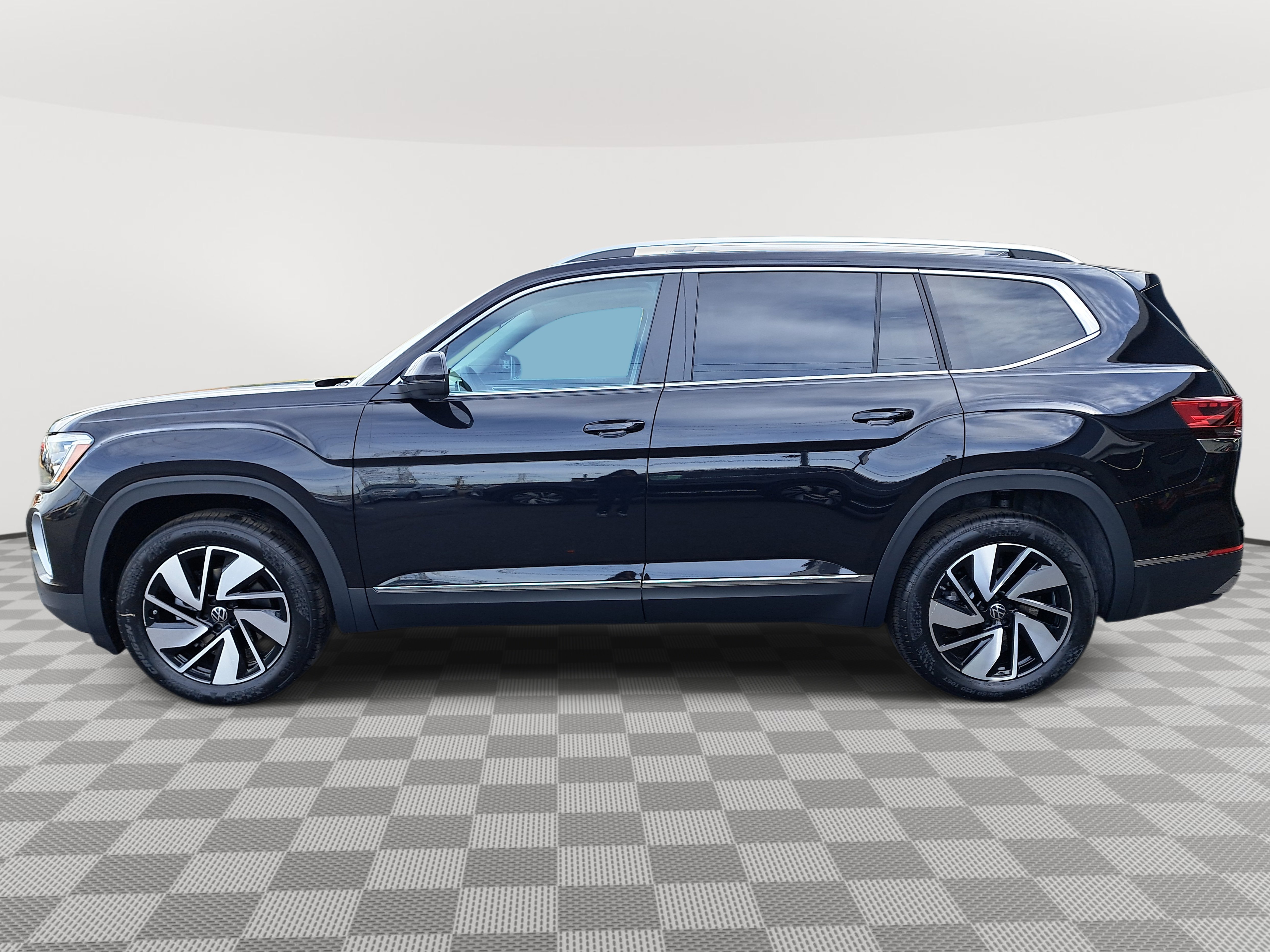 New 2025 Volkswagen Atlas SEL image 9