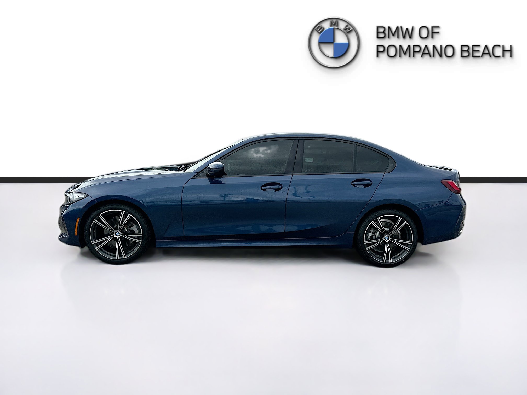 Used 2023 BMW 330i Sedan w/ Premium Package RWD image 3