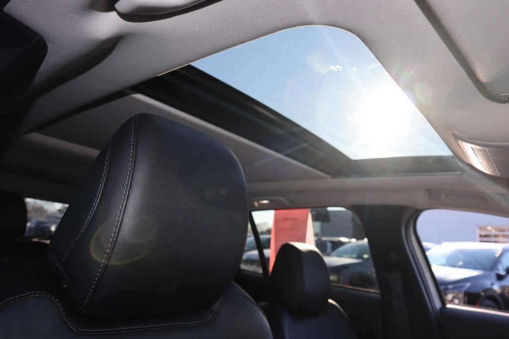 Used 2025 MAZDA CX-50 AWD 2.5 Hybrid w/ Premium Pkg image 17