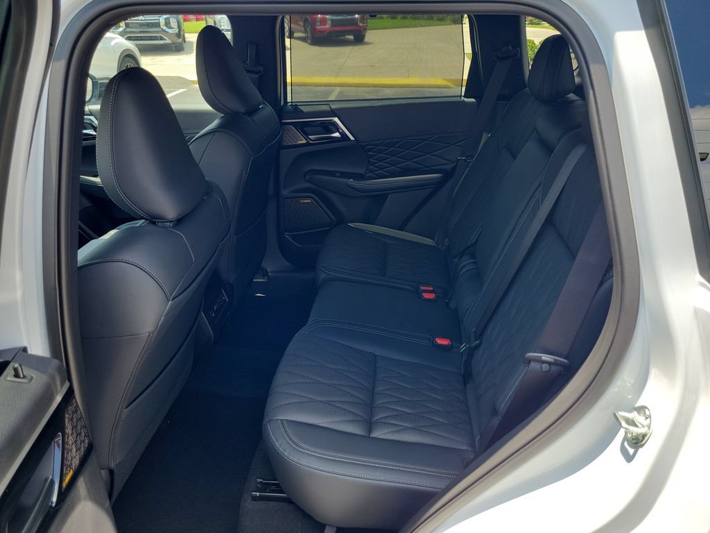 New 2026 Mitsubishi Outlander SEL Black Edition FWD image 9