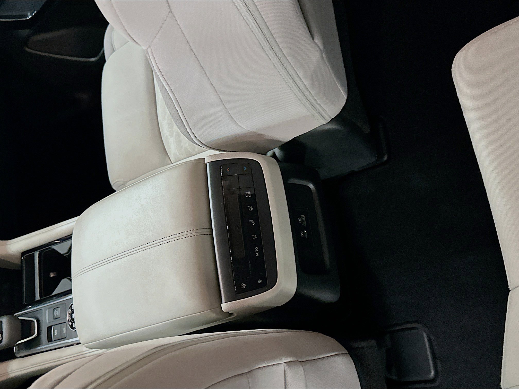 Used 2023 Nissan Pathfinder SV image 28