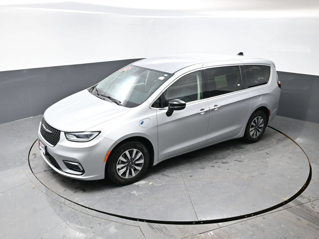 Used 2024 Chrysler Pacifica Limited FWD image 44