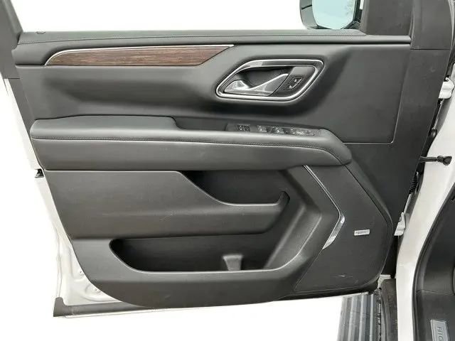 Used 2023 Chevrolet Suburban High Country image 12