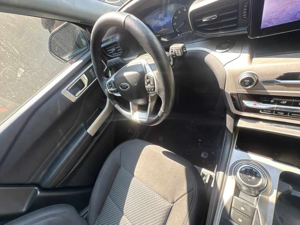 Used 2023 Ford Explorer XLT AWD/4WD image 13