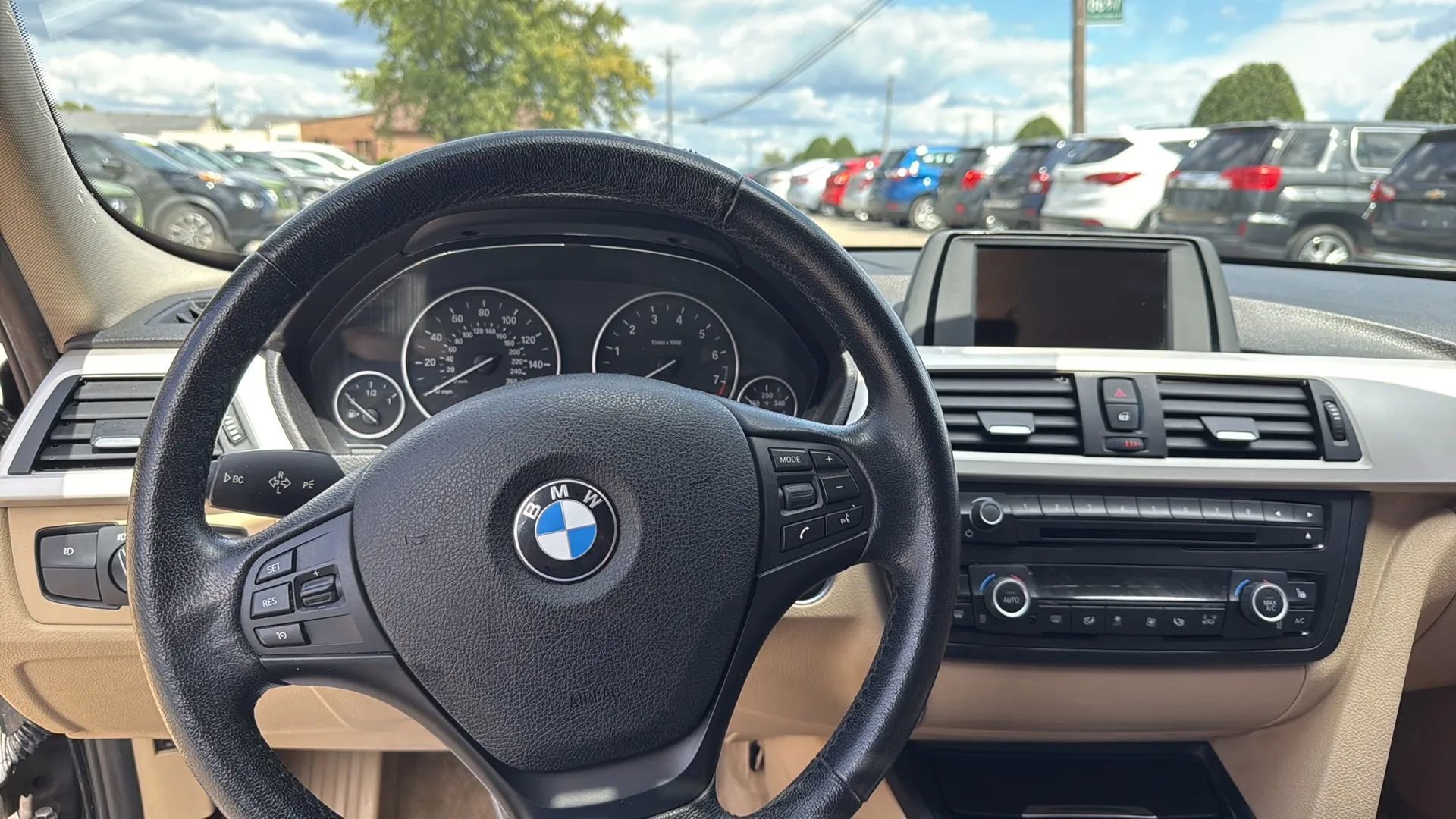 Used 2015 BMW 320i xDrive Sedan AWD/4WD image 11