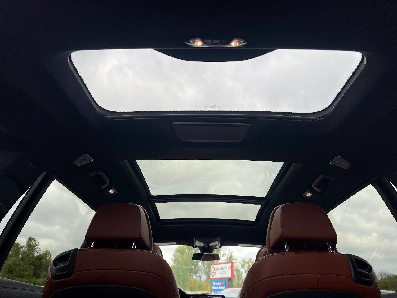 Used 2021 BMW X7 M50i w/ Executive Package image 29