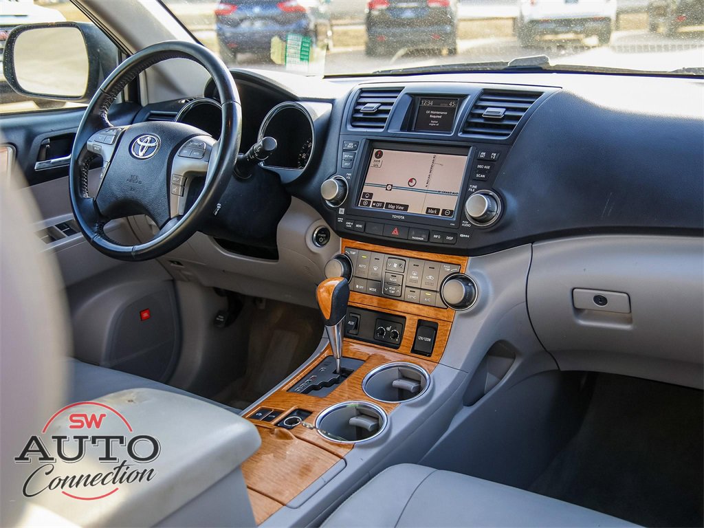 Used 2010 Toyota Highlander Limited image 25