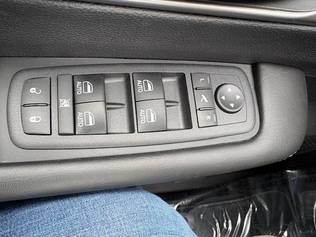 New 2027 Chrysler Pacifica Limited FWD image 26