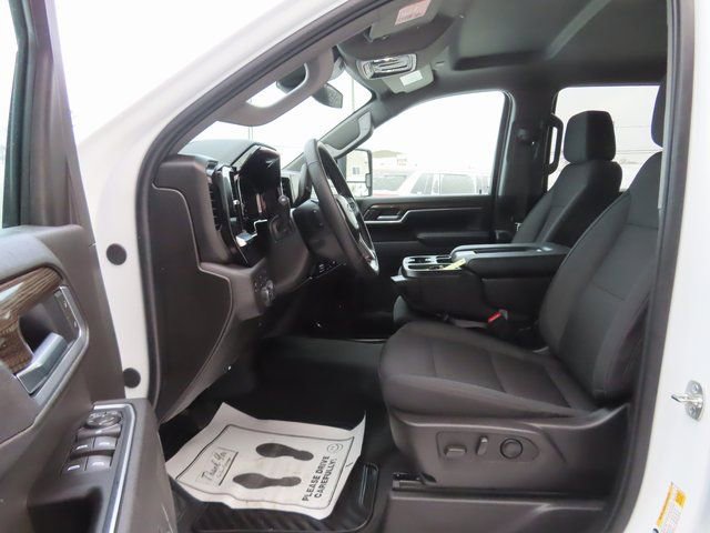 Used 2025 Chevrolet Silverado 2500 LT w/ Convenience Package AWD/4WD image 4