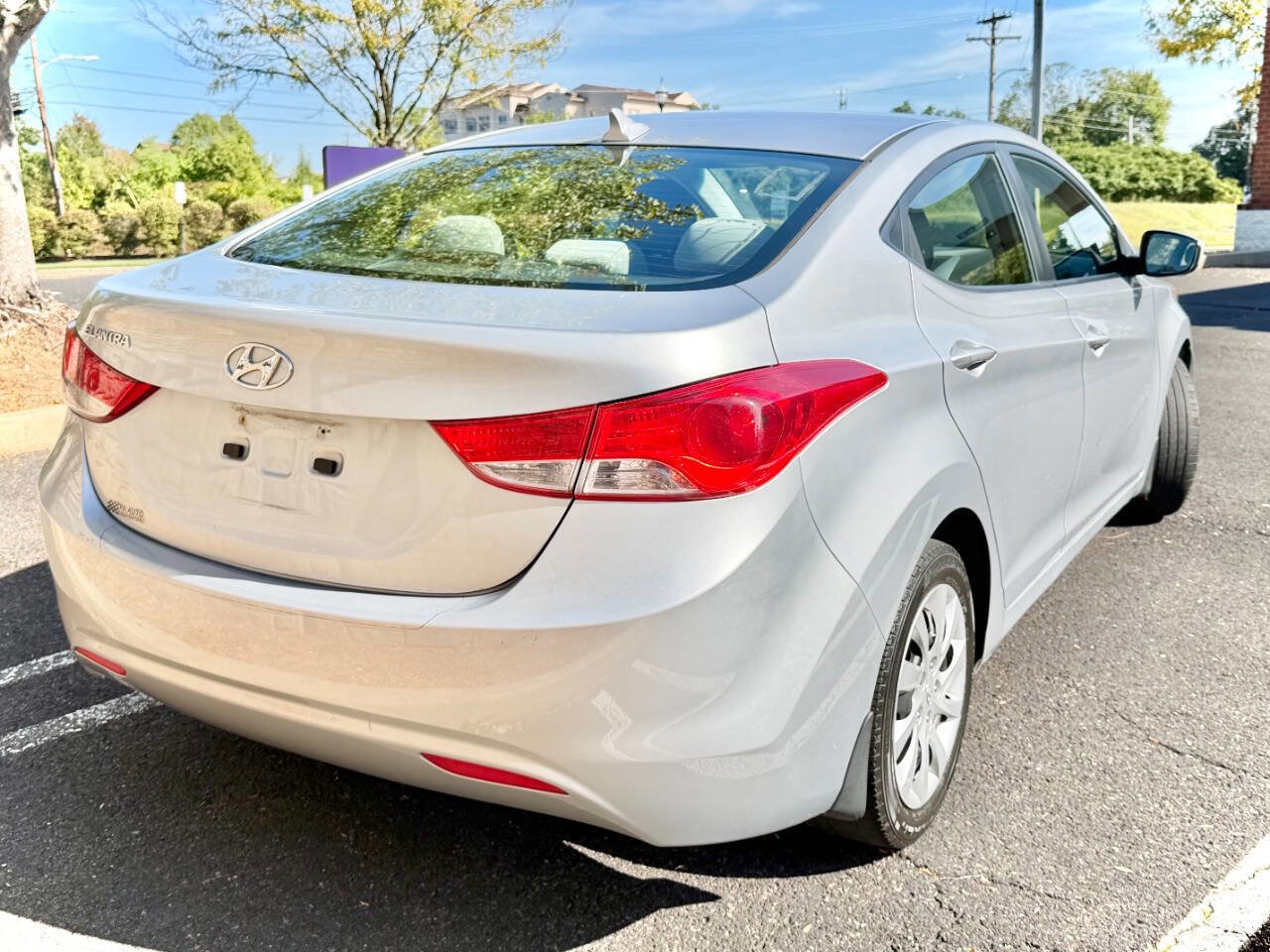 Used 2012 Hyundai Elantra GLS image 9