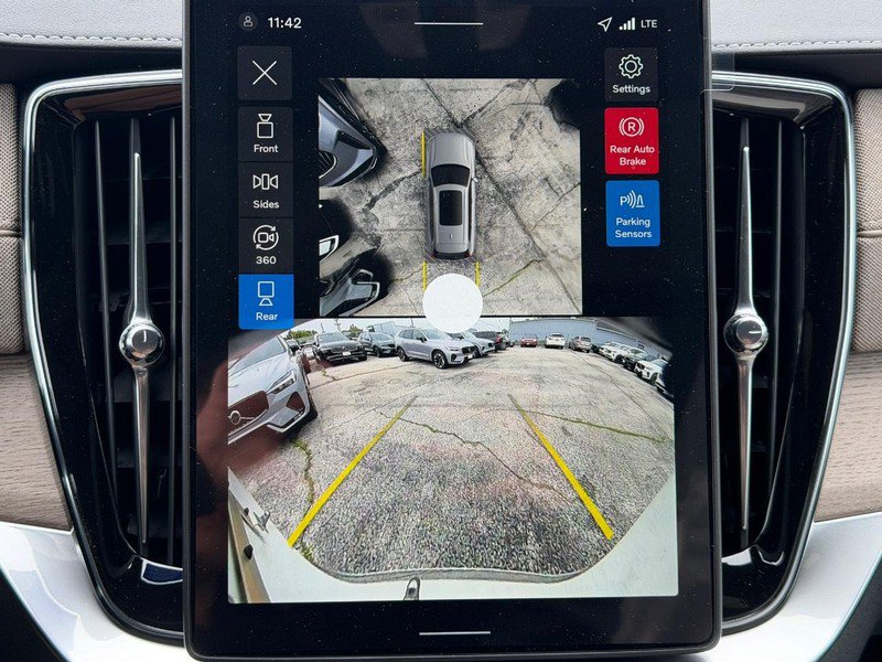 New 2026 Volvo XC90 B6 Plus w/ Protection Package AWD/4WD image 13