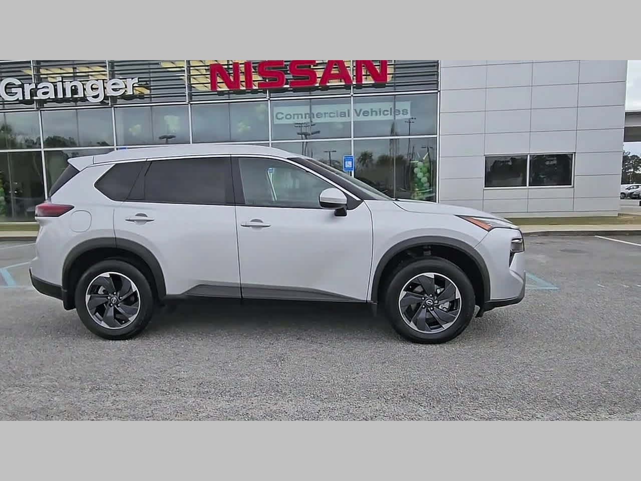 Used 2024 Nissan Rogue SV w/ SV Premium Package image 36