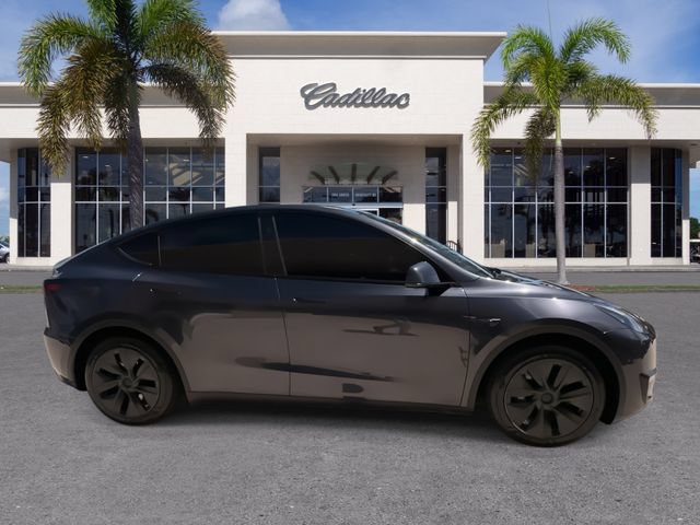 Used 2024 Tesla Model Y Long Range AWD/4WD image 17