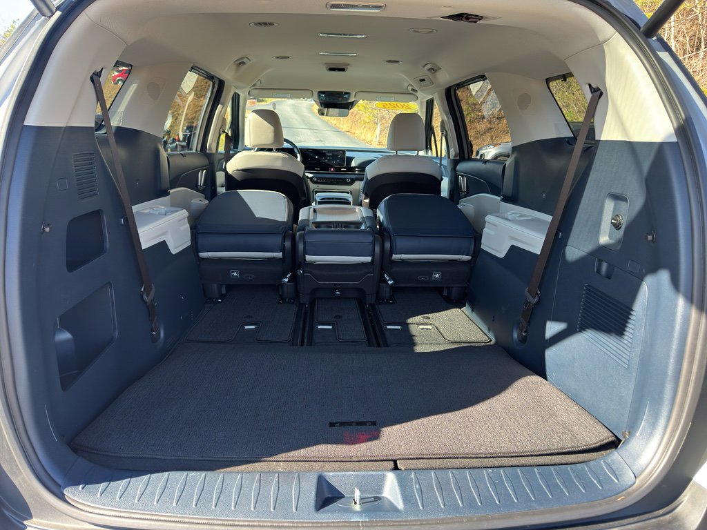 Used 2025 Kia Carnival EX image 12