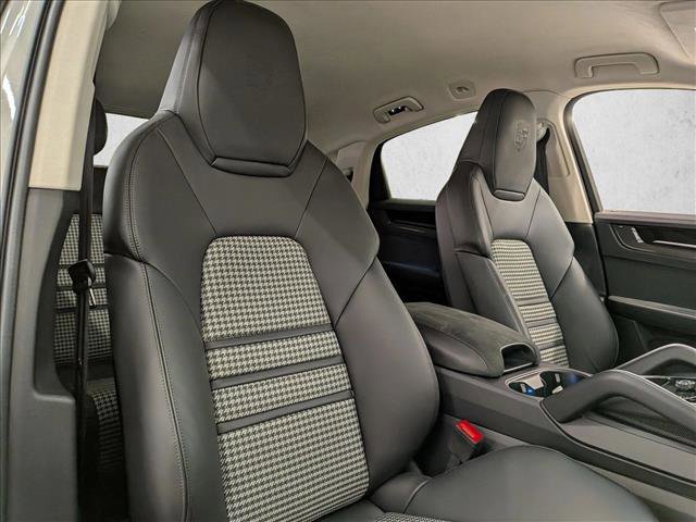Used 2025 Porsche Cayenne GTS image 23