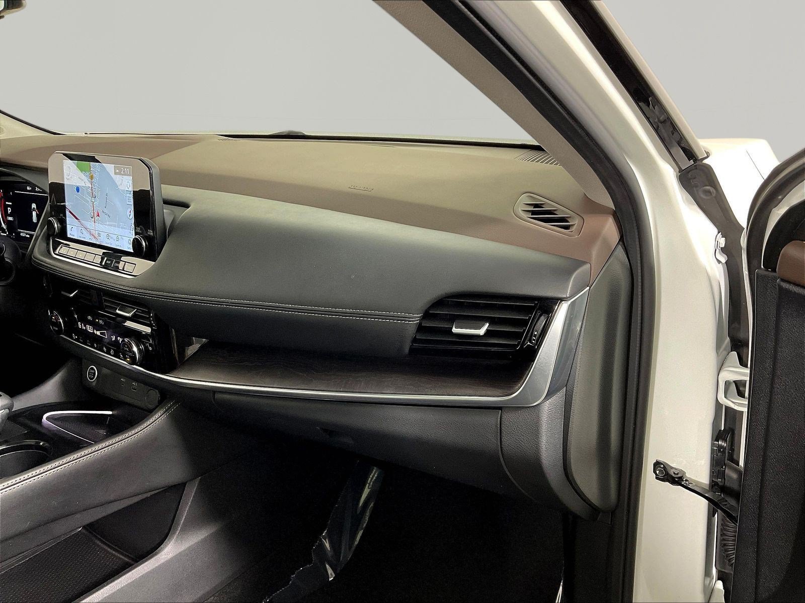 Certified 2022 Nissan Rogue Platinum w/ Head-Up Display Package AWD/4WD image 26