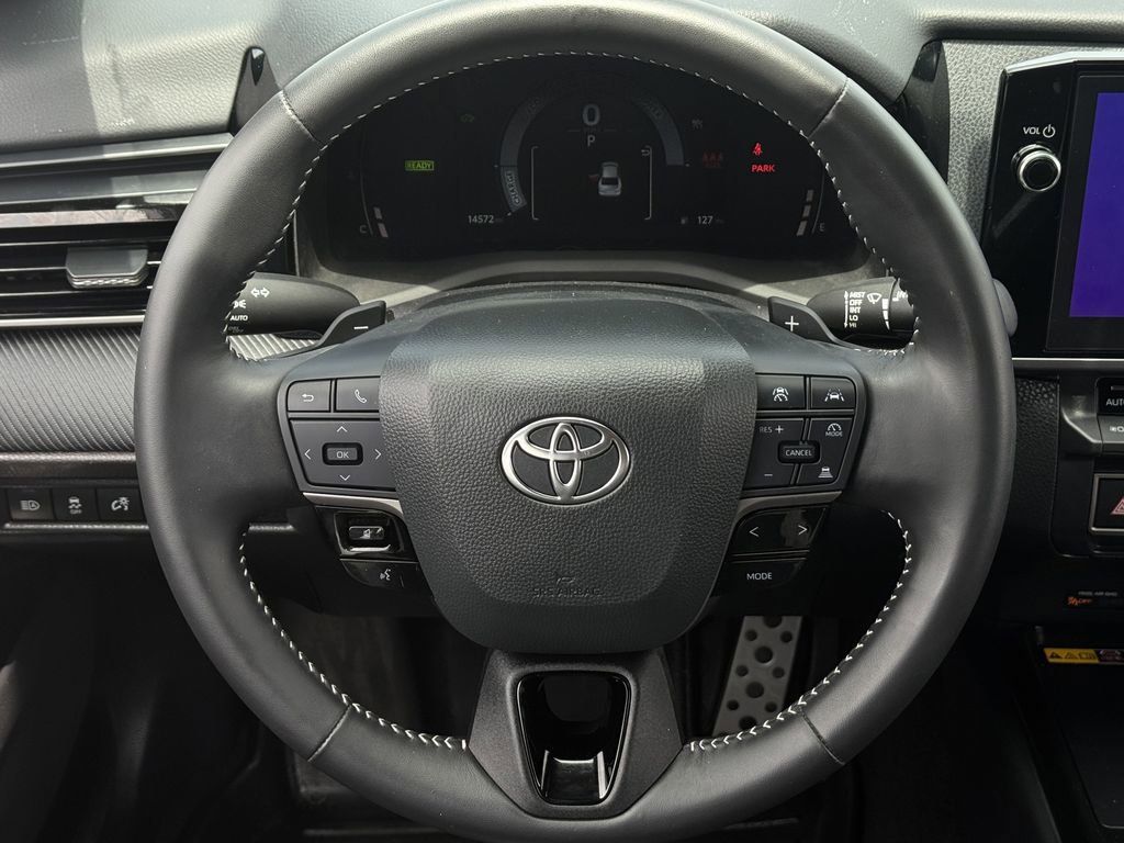 Used 2025 Toyota Camry SE FWD image 13