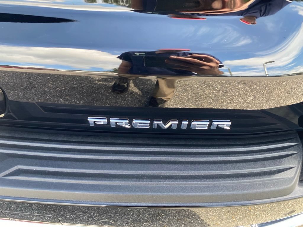 Used 2026 Chevrolet Suburban Premier AWD/4WD image 15
