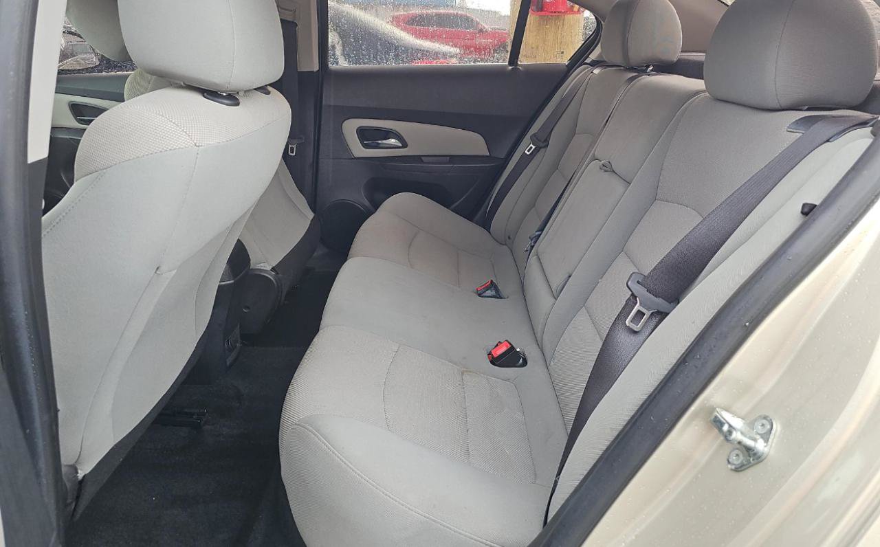 Used 2015 Chevrolet Cruze LT FWD image 12