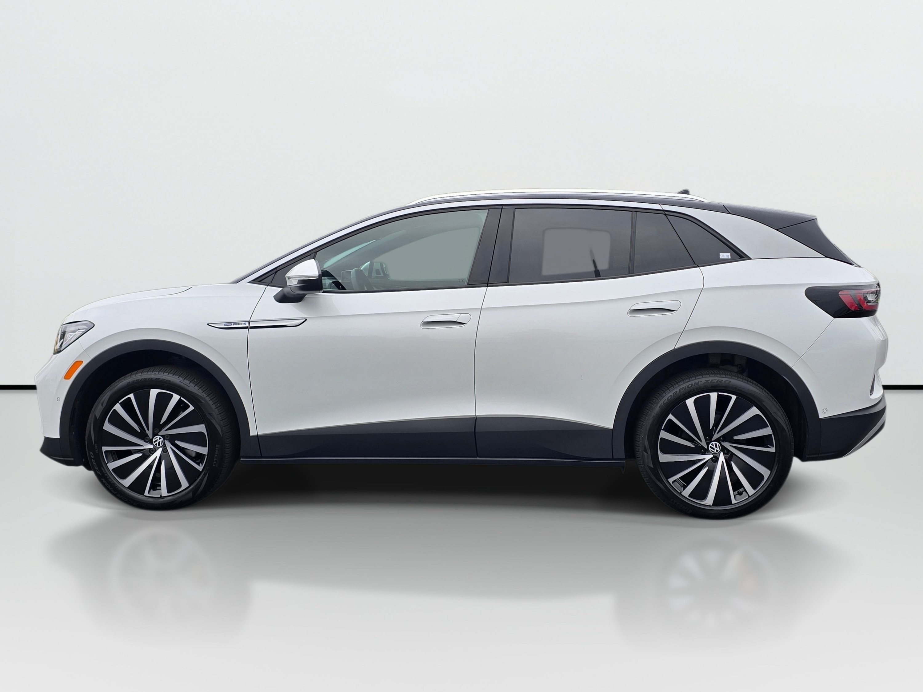 Used 2023 Volkswagen ID.4 Pro S Plus AWD/4WD image 2