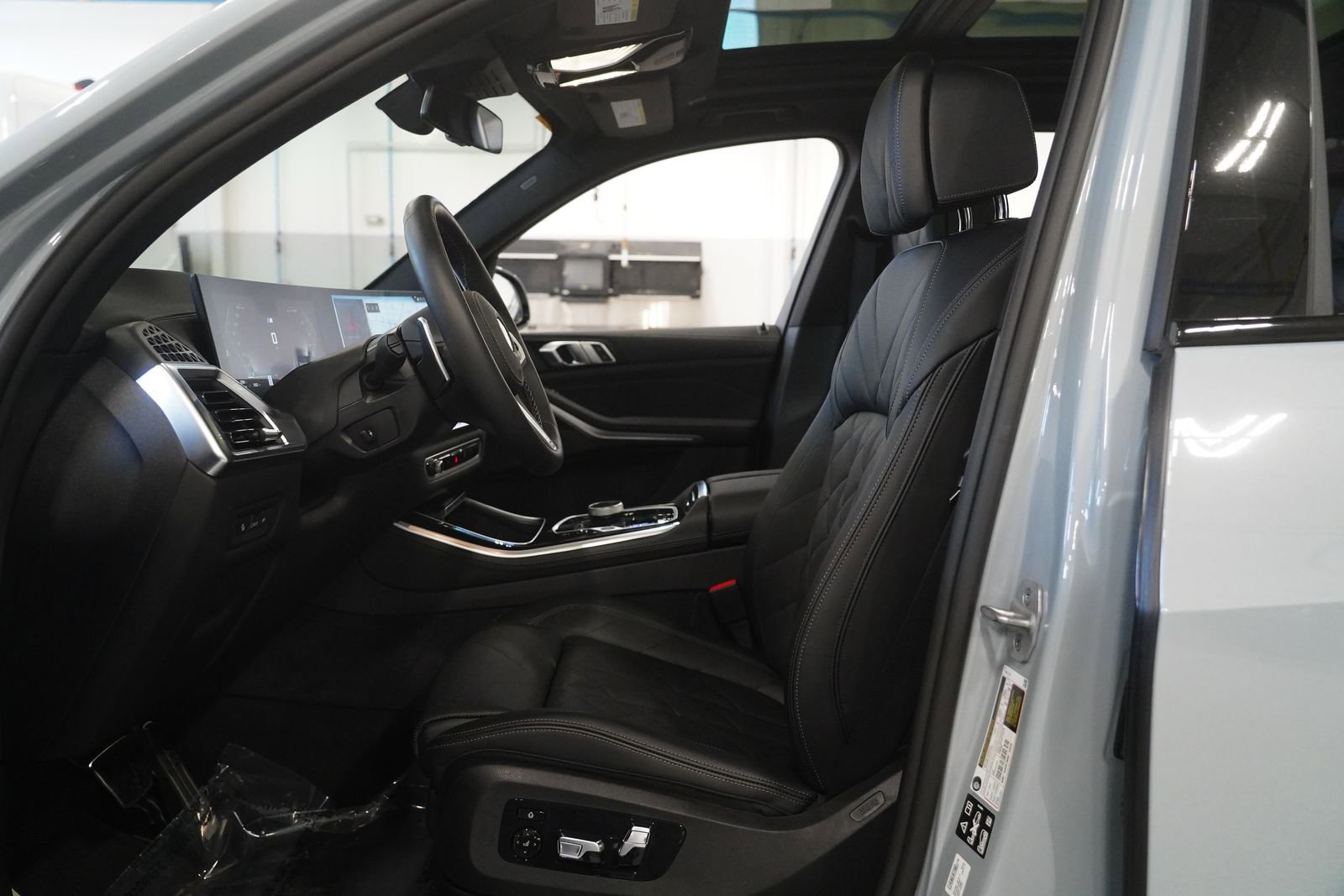 Used 2025 BMW X5 M60i image 2