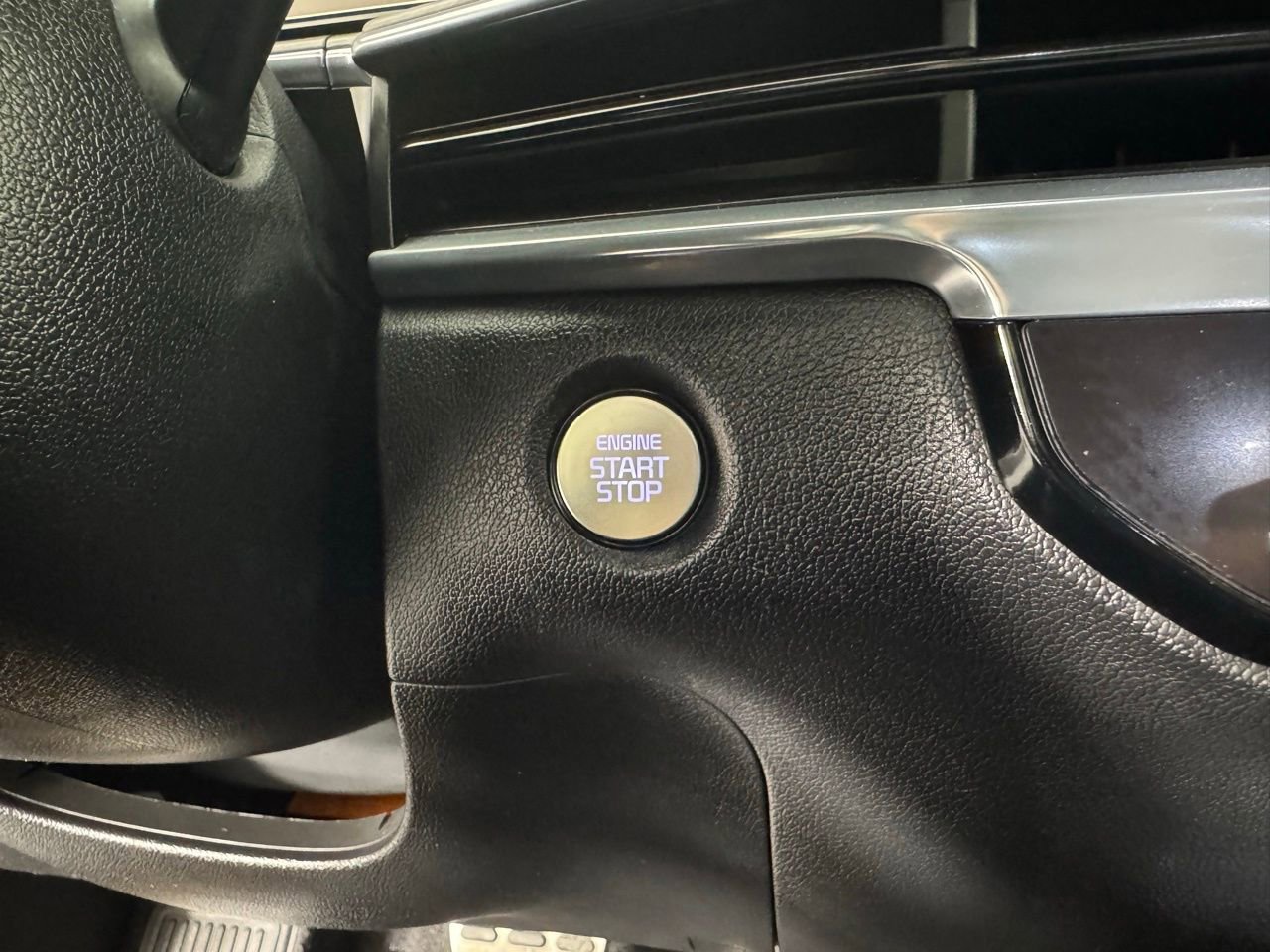 Used 2025 Kia Sorento SX image 22