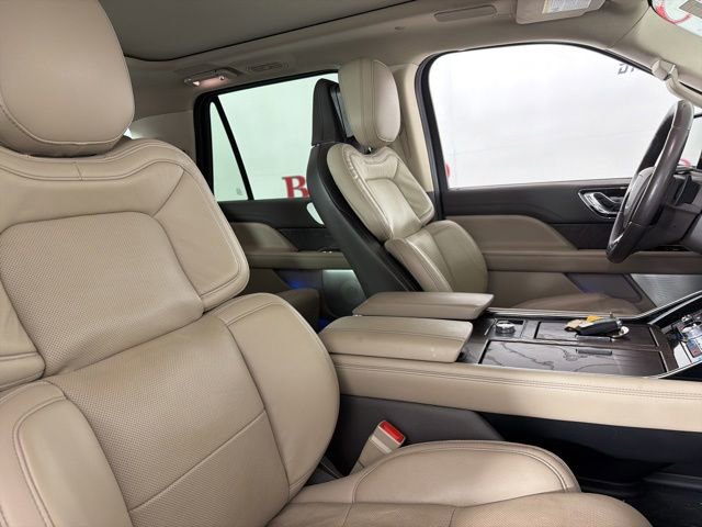 Used 2023 Lincoln Navigator L Reserve AWD/4WD image 16