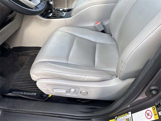 Used 2018 Toyota Highlander XLE image 15