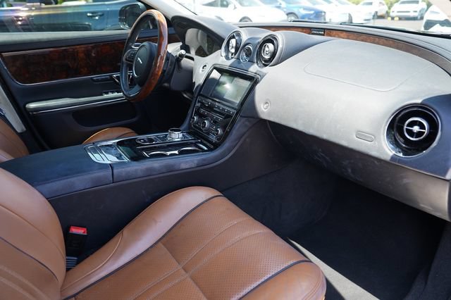 Used 2016 Jaguar XJ R-Sport RWD image 20