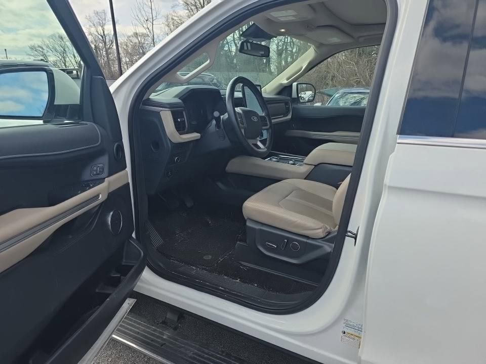 Used 2022 Ford Expedition Max Limited image 5
