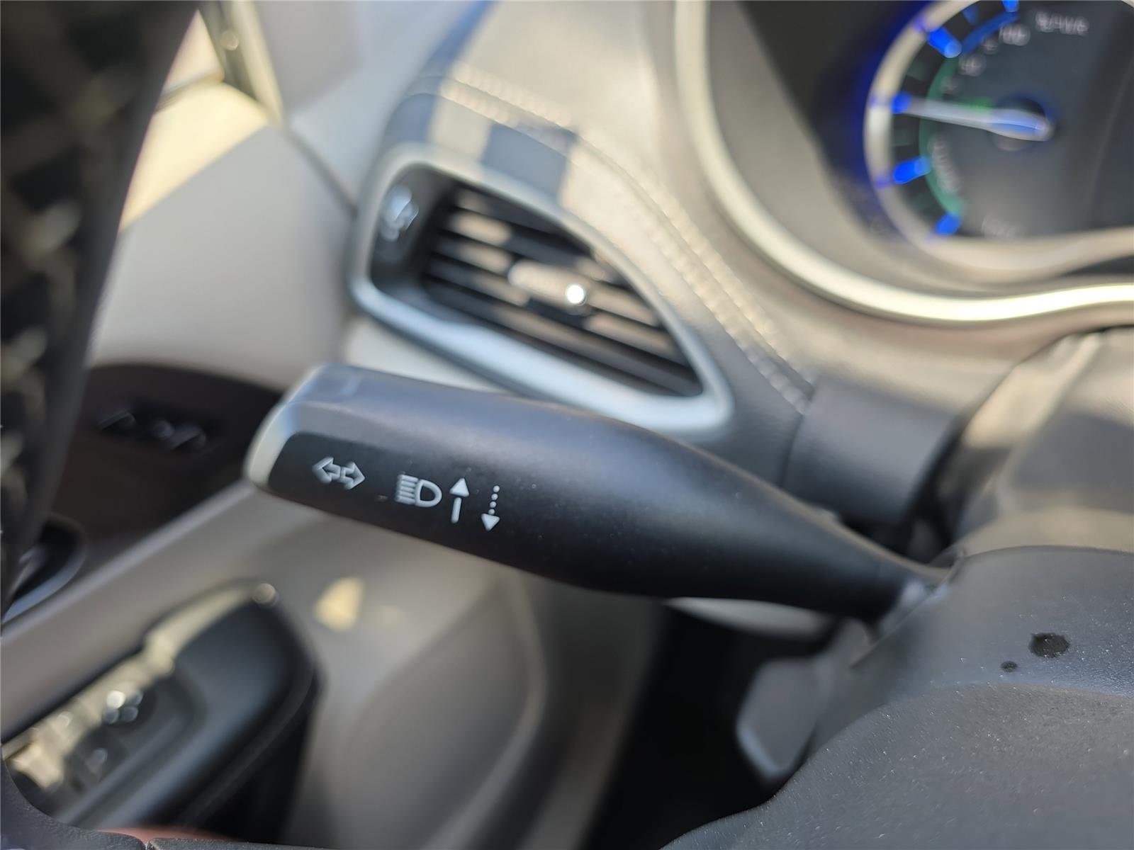 Used 2024 Chrysler Pacifica Select image 25