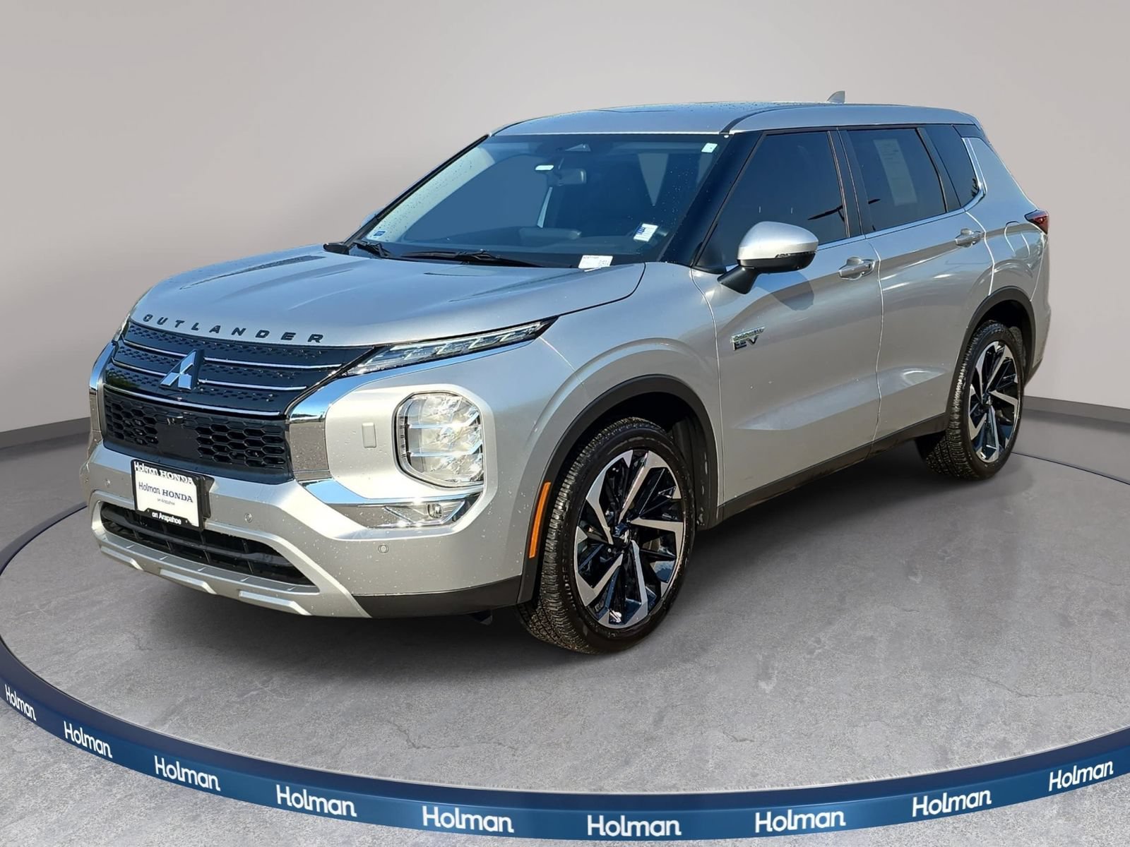 Used 2025 Mitsubishi Outlander 4WD Plug-In Hybrid image 1