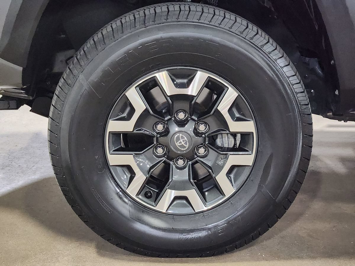 Used 2021 Toyota Tacoma TRD Off-Road w/ Technology Package AWD/4WD image 26