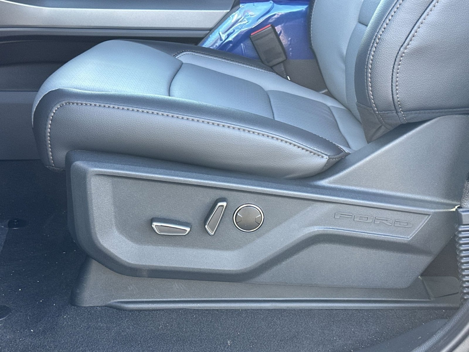 New 2025 Ford F150 Lightning Lariat image 14