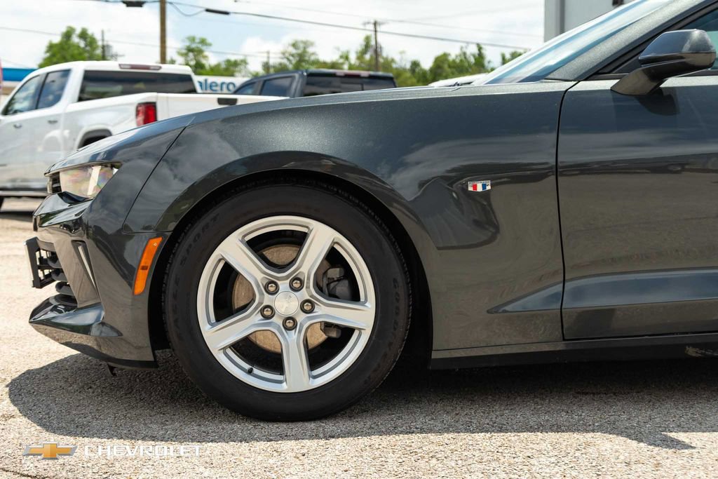 Used 2018 Chevrolet Camaro LT RWD image 11