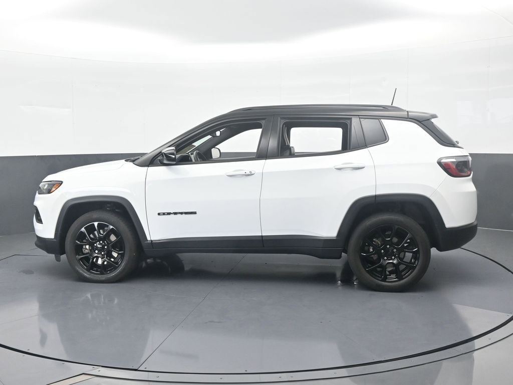 Used 2023 Jeep Compass Altitude image 3