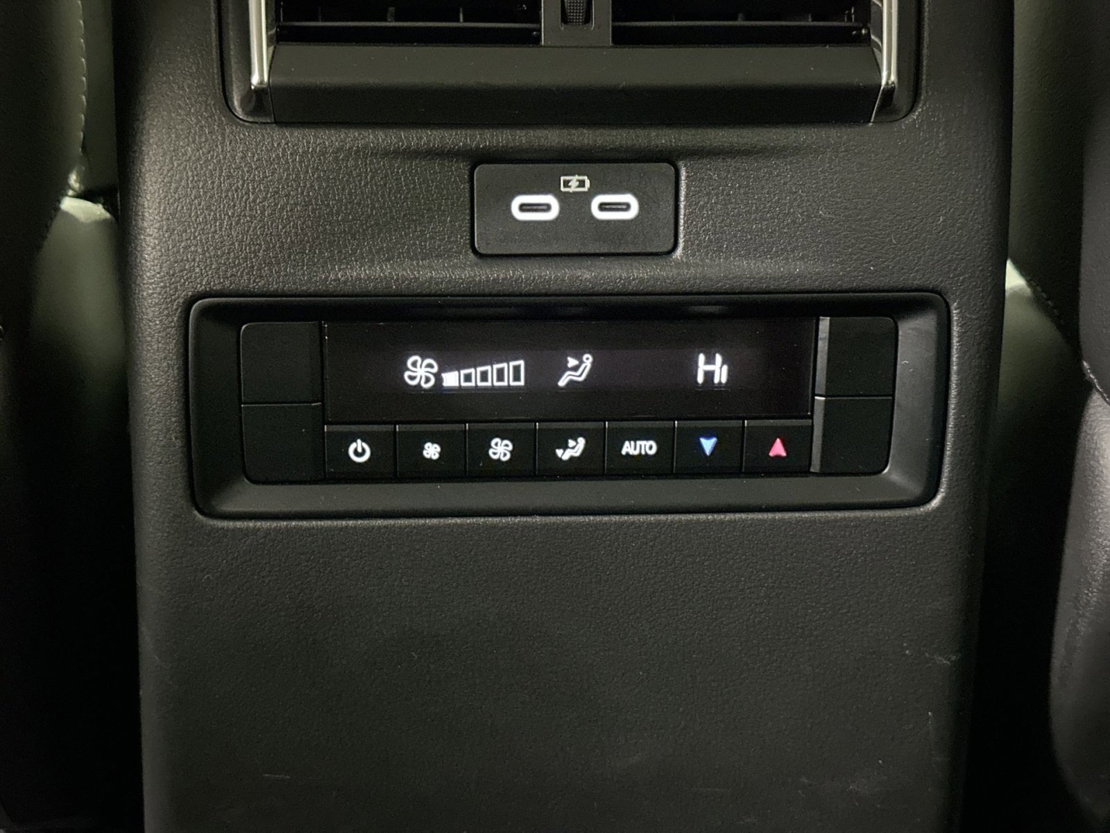 Used 2024 MAZDA CX-90 3.3 Turbo w/ Preferred Plus image 33