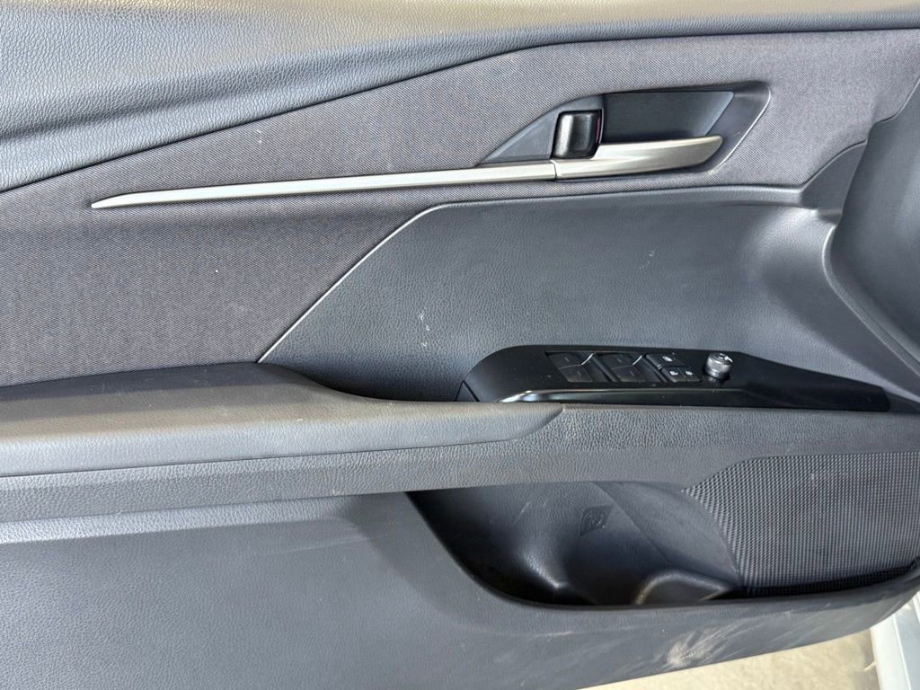 Used 2025 Toyota Camry LE image 17