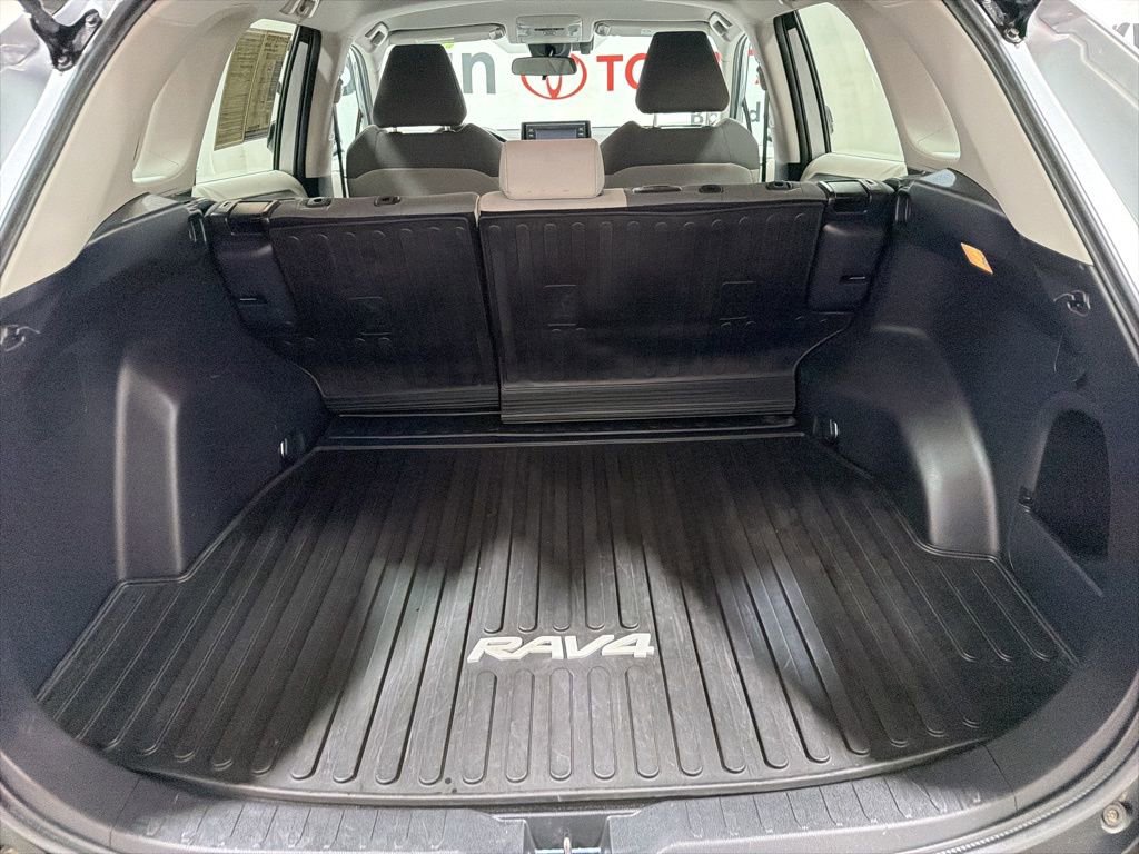 Used 2021 Toyota RAV4 XLE w/ XLE Grade Weather Package image 17
