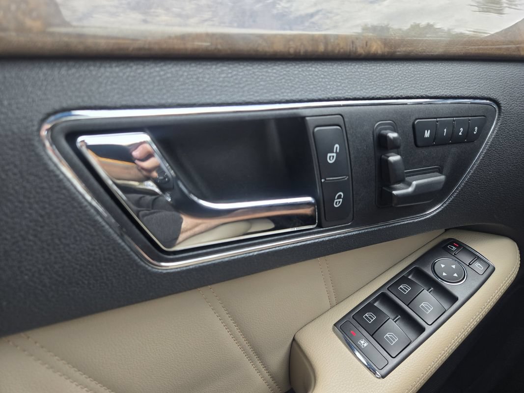Used 2011 Mercedes-Benz E 350 4MATIC Sedan image 16