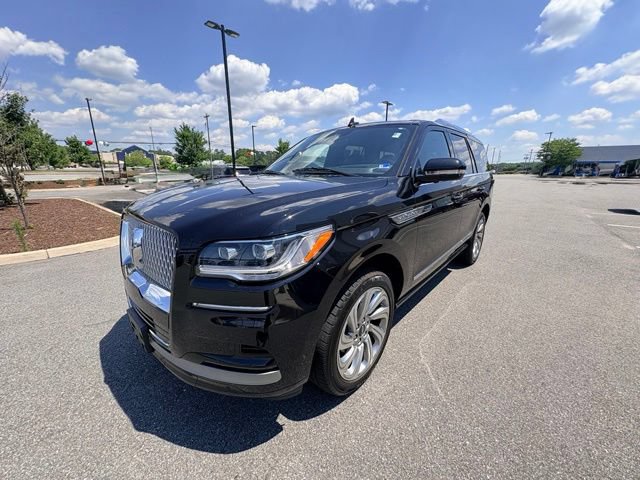 Used 2024 Lincoln Navigator Reserve AWD/4WD image 2