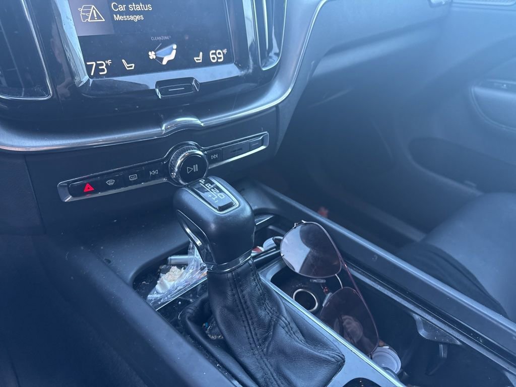Used 2019 Volvo XC60 T5 Momentum w/ Multimedia Package AWD/4WD image 14