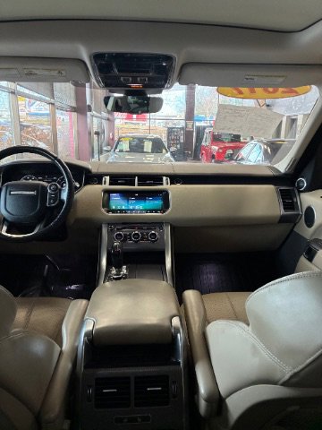 Used 2017 Land Rover Range Rover Sport HSE image 32