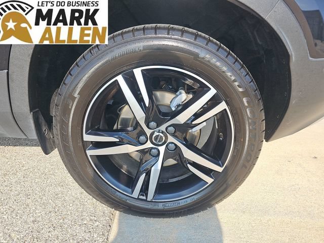 Used 2023 Volvo XC40 B5 Plus AWD/4WD image 32